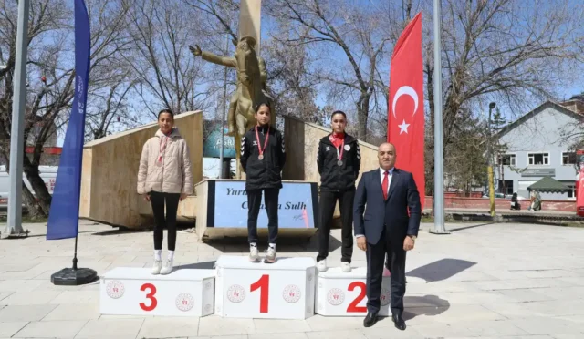 Ağrı 15 Nisan Kurtuluş Koşusu yarışmalarından genel görüntü