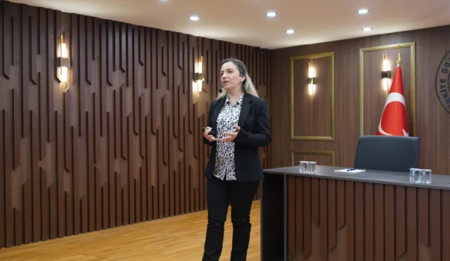 Erzurum Ticaret ve Sanayi Odası'nda (ETSO) ihracat süreçleri eğitimi düzenlendiği görseli.