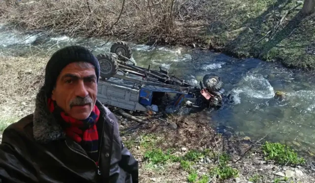 Erzincan'da traktör kazasında hayatını kaybeden eski muhtar Recep Kılıç'ın cenaze töreninden bir kare.
