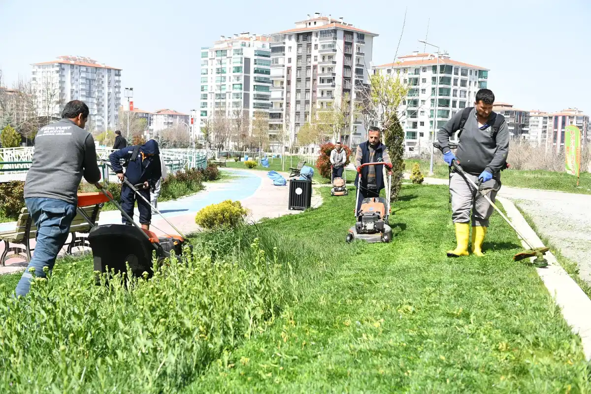 Yeşilyurt’ta Parklar Yaz Sezonuna Hazır: Kapsamlı Bakım ve Yenileme Çalışmaları Tamamlanıyor