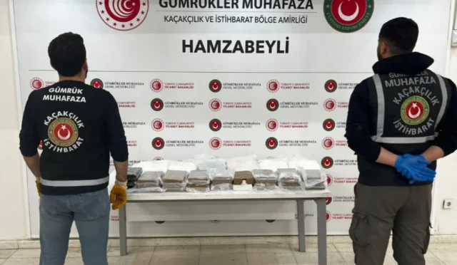 Gümrük kapılarında operasyon anı ve ele geçirilen kaçak eşyalar