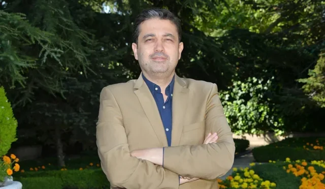 Cüneyd Altıparmak, Jeffrey Epstein skandalı ve küresel düzen üzerine eleştirilerde bulundu.