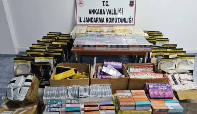 Ankara'da jandarma ekiplerinin tırdan kaçak ürün ele geçirdiği operasyona ait görsel