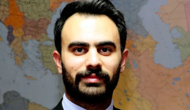 Kerkük'te siyasi dengelerin değiştiği ve Türkmenlerin valilik için öne çıktığı dönemi yansıtan görsel.