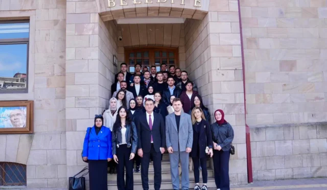 Giresun Üniversitesi öğrencileri Giresun Belediye Başkanı Fuat Köse'yi ziyaret etti