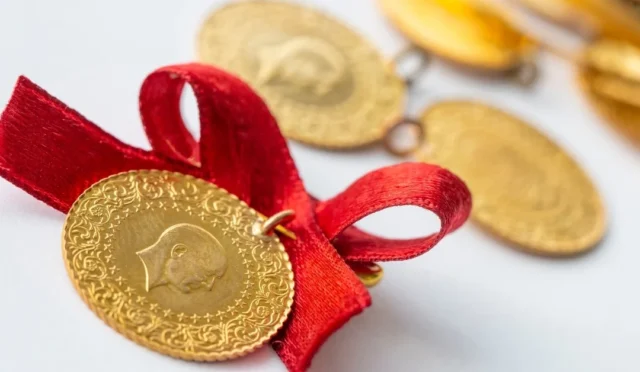 Altın fiyatları yatay seyirde, gram altın 6.914 TL seviyesinde işlem görüyor.