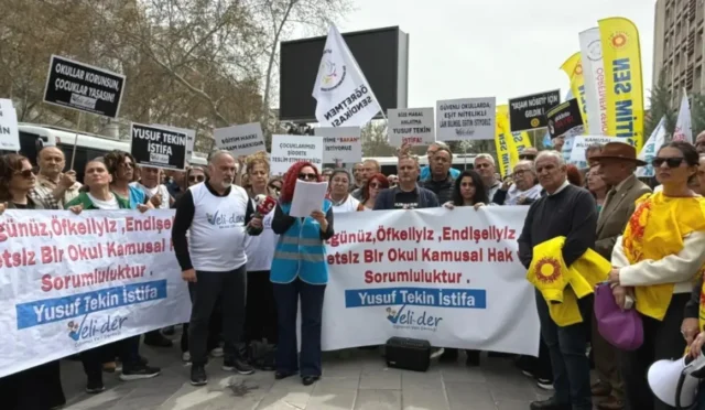 Öğrenci Veli Derneği üyeleri Ankara'da okul saldırılarına karşı eylemde