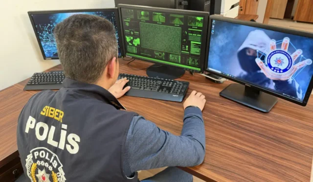 Kars'ta 22 sosyal medya hesabına siber suçlar nedeniyle erişim engeli getirildiğini gösteren görsel.