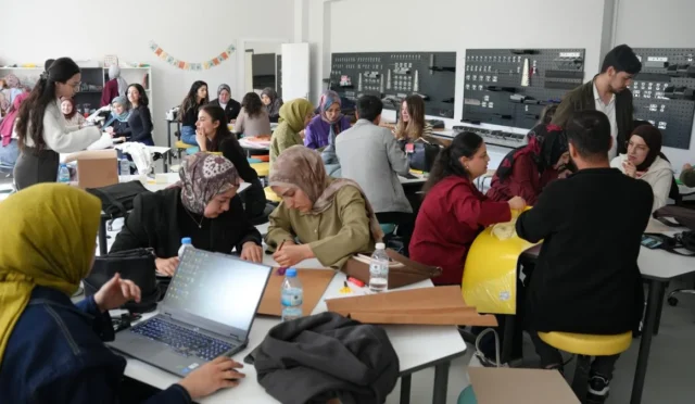 İnönü Üniversitesi'nde düzenlenen STEM çalıştayından genel görünüm