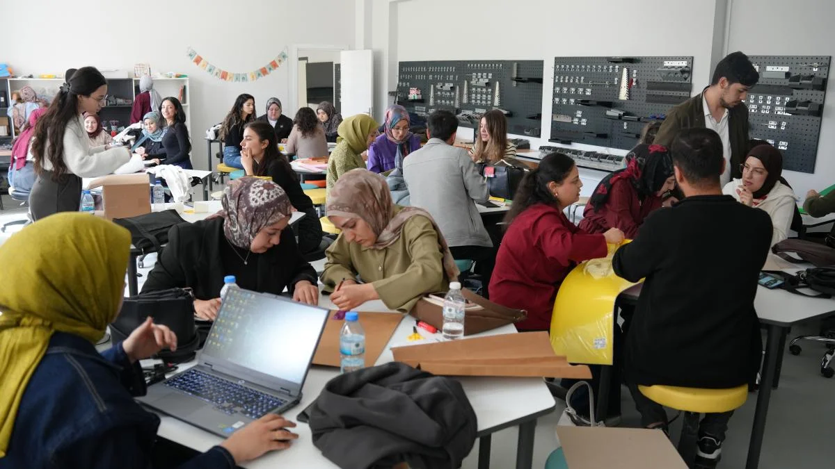 İnönü Üniversitesi’nde Geleceğin Öğretmenleri İçin STEM Çalıştayı Düzenlendi