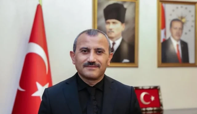 Eski Elazığ Valisi Tuncay Sonel'in Gülistan Doku dosyasındaki delil karartma şüphesiyle gözaltına alınmasını gösteren görsel