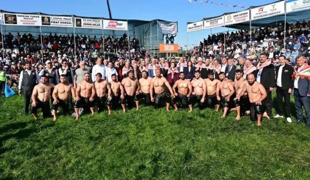 Antalya Yağlı Güreşleri'nde son 16 turu mücadeleleri