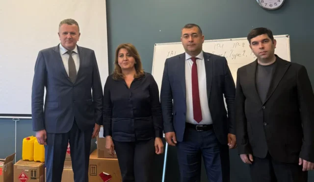 Murat Özçelik Azerbaycan'da tehlikeli madde taşımacılığı eğitimlerinde