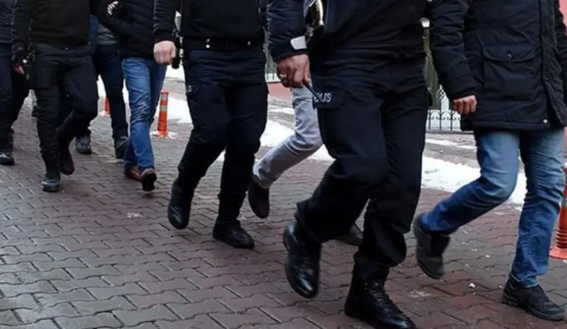 Hatay'da uyuşturucu operasyonunda ele geçirilen sentetik haplar ve uyuşturucu maddeler