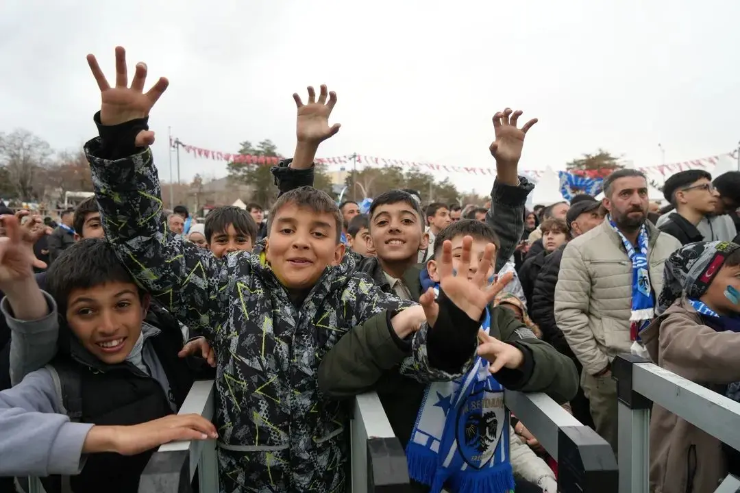 Erzurumspor FK, Süper Lig’e Yükseldi: Şampiyonluk Coşkusu Şehri Sardı!