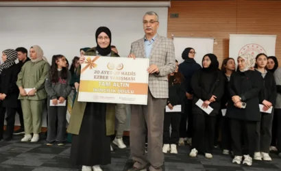 Gaziosmanpaşa'da düzenlenen 20 Ayet 20 Hadis ezber yarışması töreni