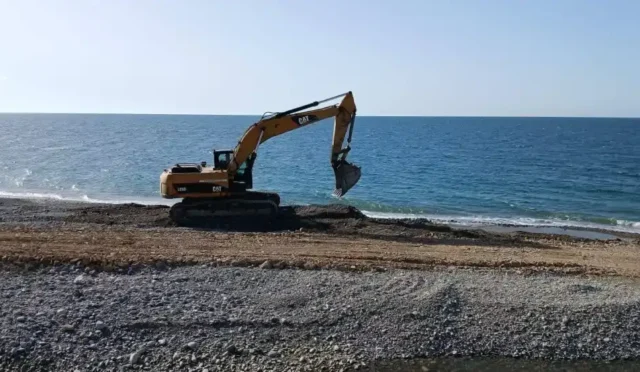 Tirebolu Düzköy sahilinde kum ve çakıl alımının durdurulmasını gösteren görsel