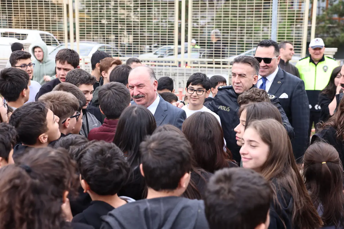 Çorum Valisi Okulları Ziyaret Etti: Güvenlik Önlemleri Üst Düzeyde