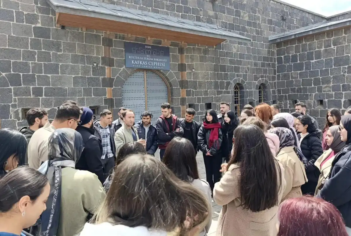 Kars’ta Turizm Haftası: Kafkas Üniversitesi Öğrencileri Tarihi Mirasla Buluştu