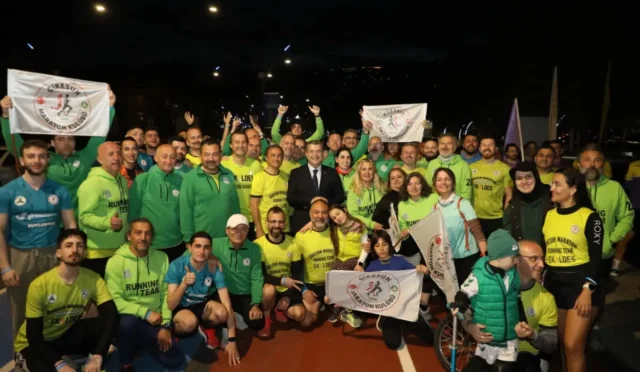 Ordu'da düzenlenen Kuzeyin Ortak Ritmi koşusuna katılan sporcular ve protokol üyeleri