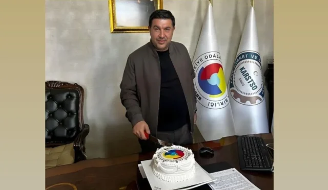 TOBB Başkanı Rifat Hisarcıklıoğlu'nun Kars TSO Başkanı Kadir Bozan'a doğum günü sürprizi
