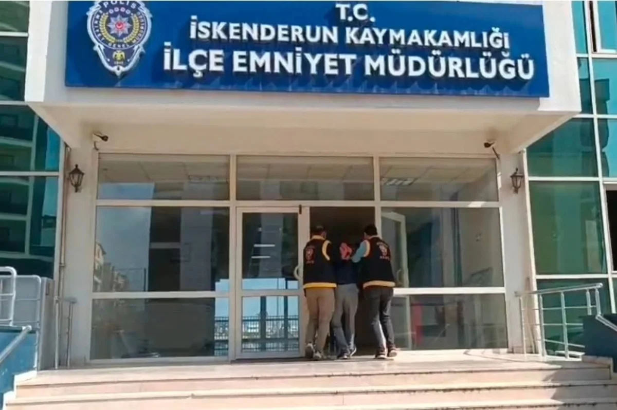 İskenderun’da Kanlı Sabaha: Satırlı Saldırgan 3 Kişiyi Ağır Yaraladı
