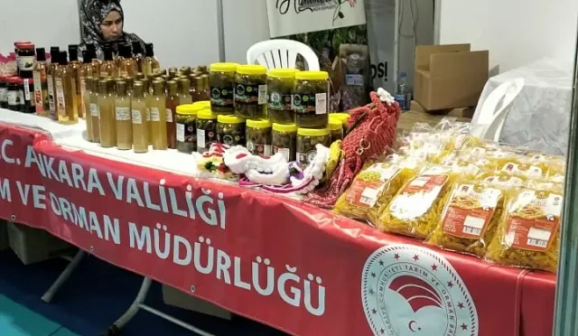 Antalya'da düzenlenen YÖREX Yöresel Ürünler Fuarı'nda Ankara standı ve ürünleri