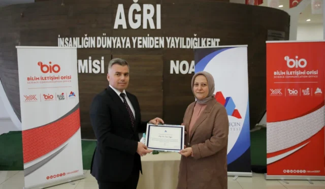 Ağrı İbrahim Çeçen Üniversitesi'nde düzenlenen Bilim Kafe buluşmasında iklim değişikliği konusu ele alındı.