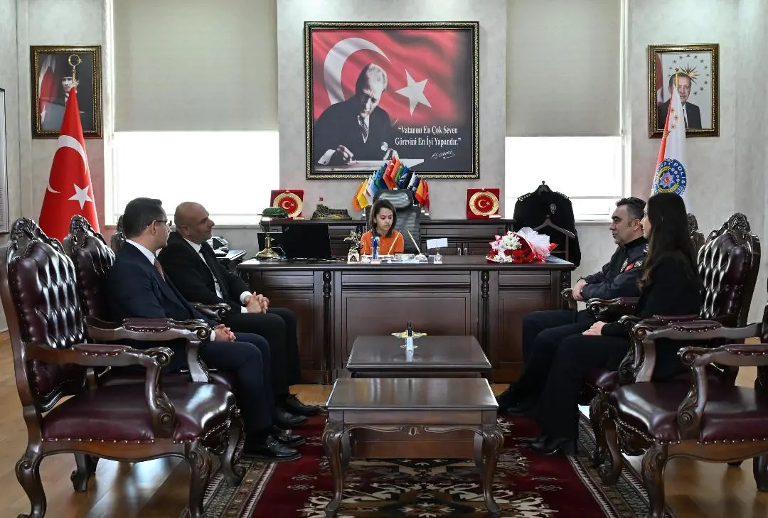 Kars’ta 23 Nisan Coşkusu: Minik Kardelen, Emniyet Müdürlüğü Makamını Devraldı