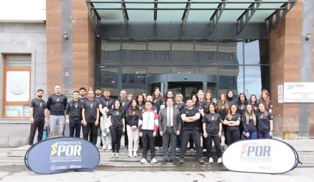 Kars'ta 2. Kademe Wellness Antrenörlük Kursu'na katılan kursiyerler eğitim alırken