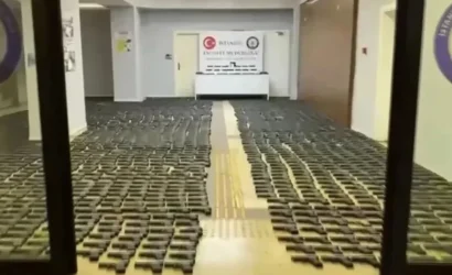 İstanbul'da polis operasyonunda yer altı deposundan çıkan binlerce silah parçası