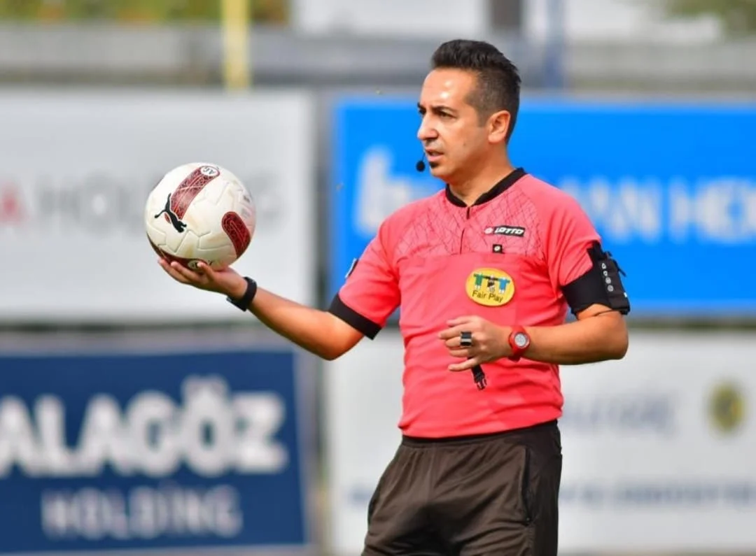 Bahadır Bulut’tan Sert Eleştiri: Türk Futbolu ‘Islık Çalan Cellatlar’ Gölgesinde Yok Oluyor