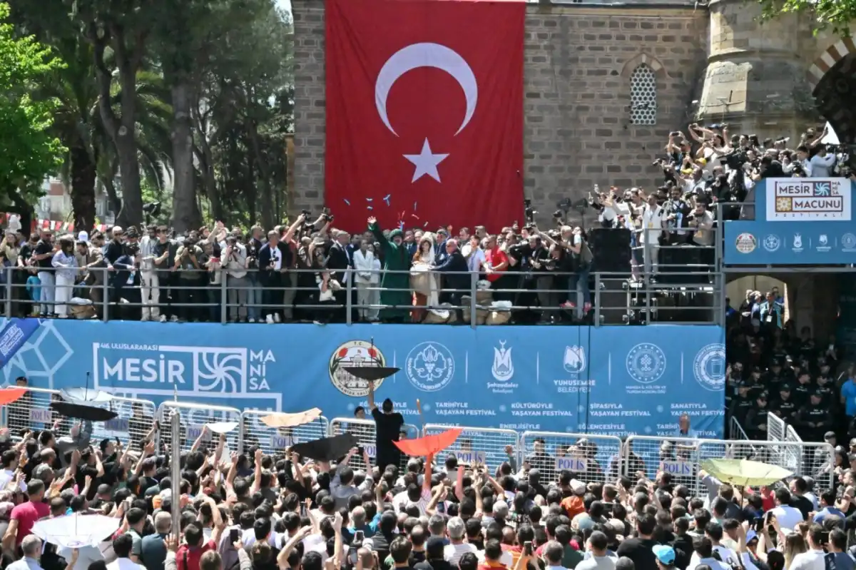 Manisa’da 486. Mesir Festivali’nde 10 Ton Mesir Macunu Gökyüzünden Saçıldı: Kadim Gelenek Büyük Coşkuyla Yaşatıldı