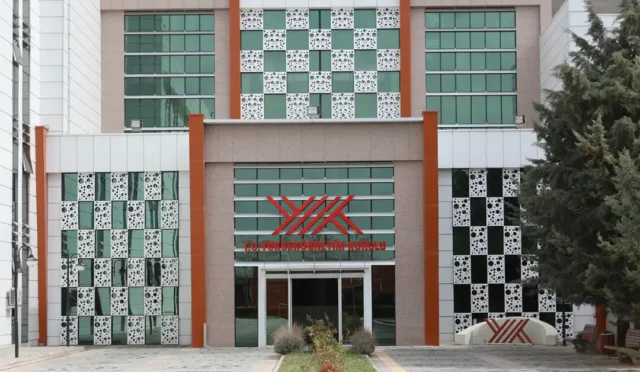 YÖK Üstün Başarı Ödülleri için başvuruların başladığını gösteren görsel