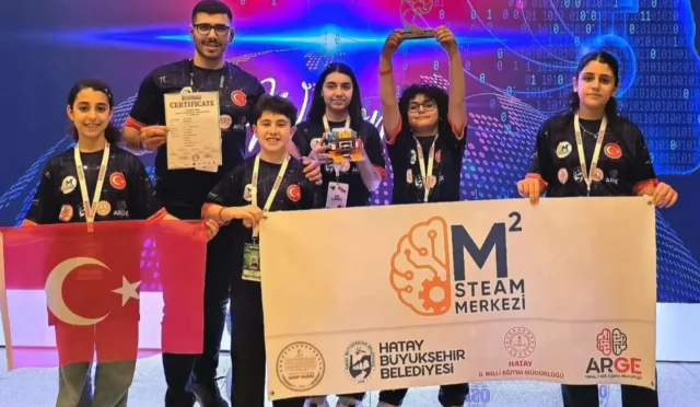 Hataylı öğrenciler robot olimpiyatları Avrasya Şampiyonası'nda birinci oldu