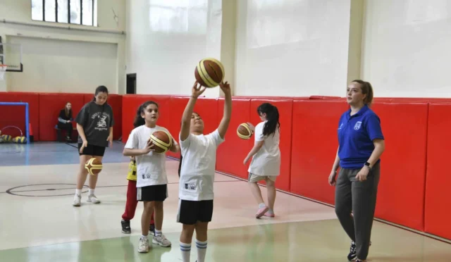 Ankara Büyükşehir Belediyesi tarafından çocuklara yönelik ücretsiz spor kursları düzenleniyor.