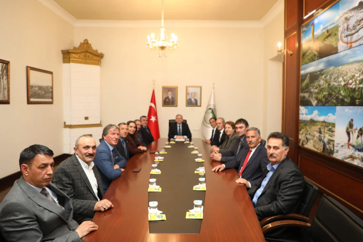 Kars Muhtarları Vali Ziya Polat ile Buluştu: Mahalle ve Köy Talepleri Masaya Yatırıldı