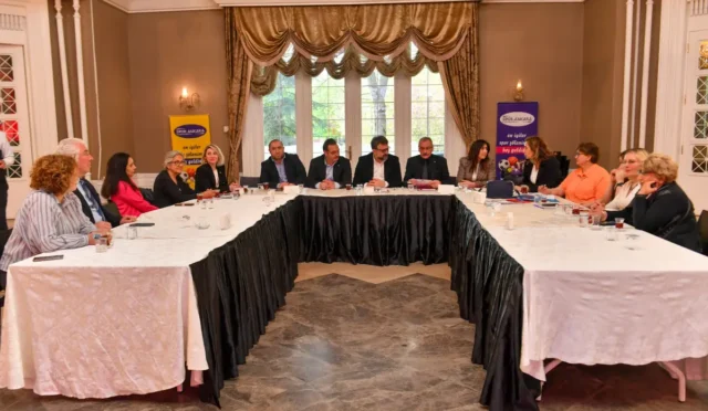 Ankara Kent Konseyi Başkanı Halil İbrahim Yılmaz, Samsun Gazeteciler Cemiyeti Heyeti ile bir araya geldi.