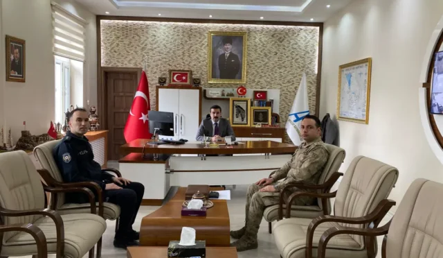 Arpaçay Kaymakamlığı'nda düzenlenen güvenlik toplantısında okul güvenliği ve asayiş durumu ele alındı.