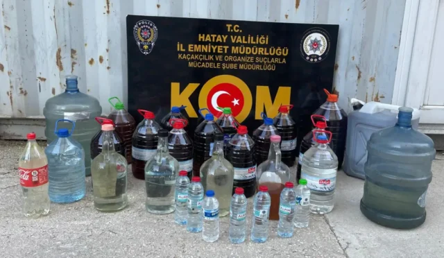 Hatay'da uyuşturucu operasyonu kapsamında tutuklanan şahıslar ve ele geçirilen uyuşturucu maddeler
