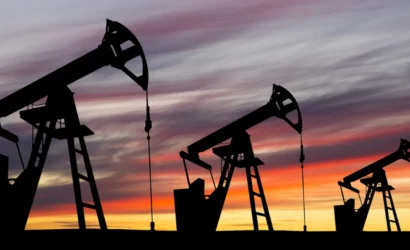 Brent petrol varilinin 103 doları aştığı görsel, jeopolitik gerilimleri ve Hürmüz Boğazı endişelerini simgeliyor.