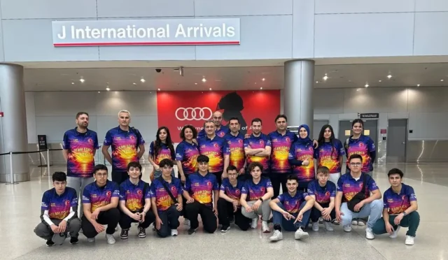 Çubuk Fatih Sultan Mehmet Mesleki ve Teknik Anadolu Lisesi robot takımı TEAM FORCE, Miami'deki FIRST Robotics Competition yarışmasında Türkiye'yi temsil ediyor.