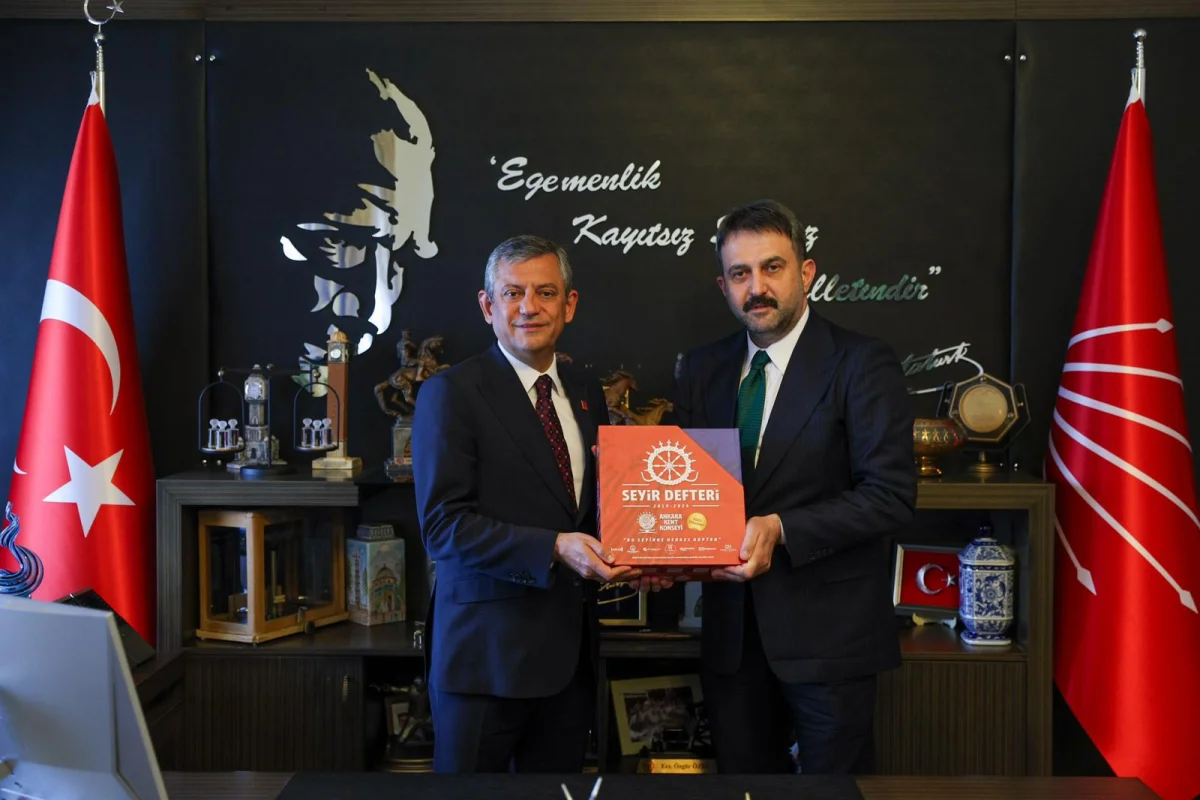 Ankara Kent Konseyi’nin ‘Seyir Defteri’ CHP Lideri Özgür Özel’e Sunuldu: Kent Yönetişim Modeli Paylaşıldı