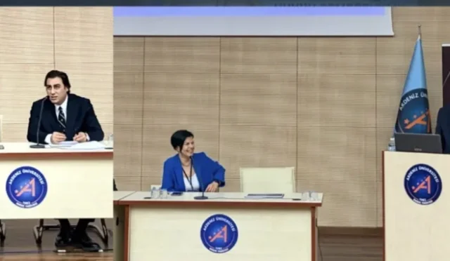 Antalya'da deniz turizmi ve marinacılık hukuku üzerine düzenlenen ulusal zirve oturumu