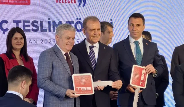 Giresun Belediyesi'ne Türkiye Belediyeler Birliği tarafından hibe edilen ekskavatör