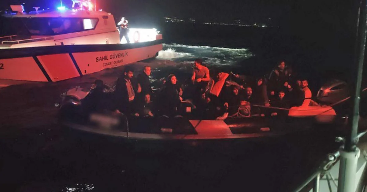 İzmir Sahillerinde Nefes Kesen Operasyon: 2’si Çocuk 24 Düzensiz Göçmen Kurtarıldı