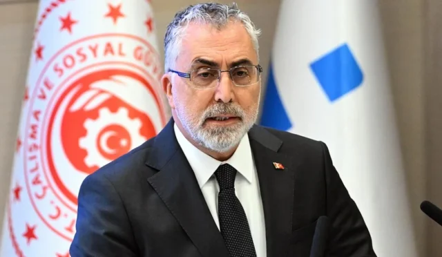 Bakan Vedat Işıkhan Türkiye'de işsizlik oranının 35 aydır tek hanede olduğunu açıkladı.