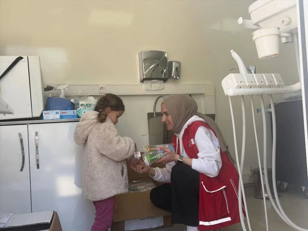 Ankara’da Mobil Diş Kliniği Kuruçay Mahallesi Sakinleriyle Buluştu: Ücretsiz Sağlık Taraması ve Çevre Düzenlemesi