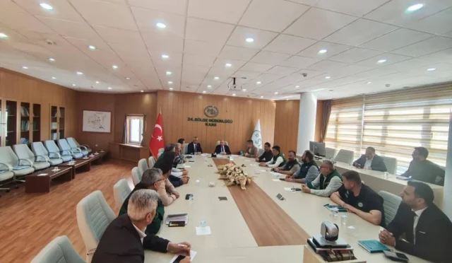 DSİ Genel Müdür Yardımcısı Faruk Fıratoğlu'nun Kars DSİ 24. Bölge Müdürlüğü ziyareti ve bölgesel su projeleri değerlendirmesi.