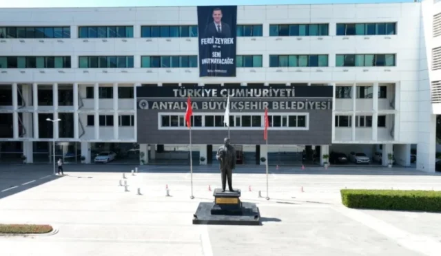 Antalya Büyükşehir Belediyesi şirketine yönelik rüşvet operasyonu ve eski başkan hakkında gözaltı kararı